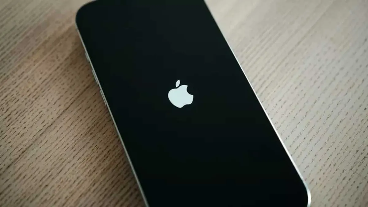 iOS 26 şarj hızlı mı bitiyor? Apple'ın bu konuda açıklaması var: Sorunlar düzeldi mi?