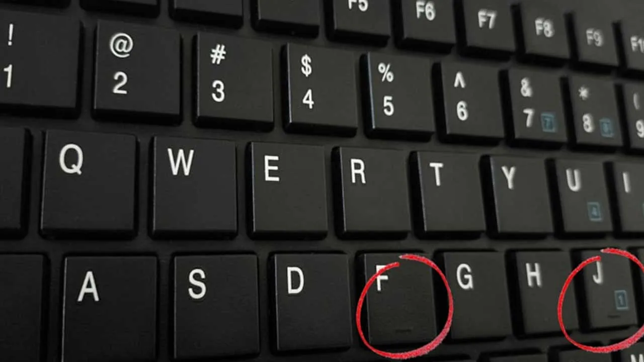 Klavyedeki J ve F harflerindeki çentik meğer bu işe yarıyormuş. Yıllardır kimse bilmiyordu...