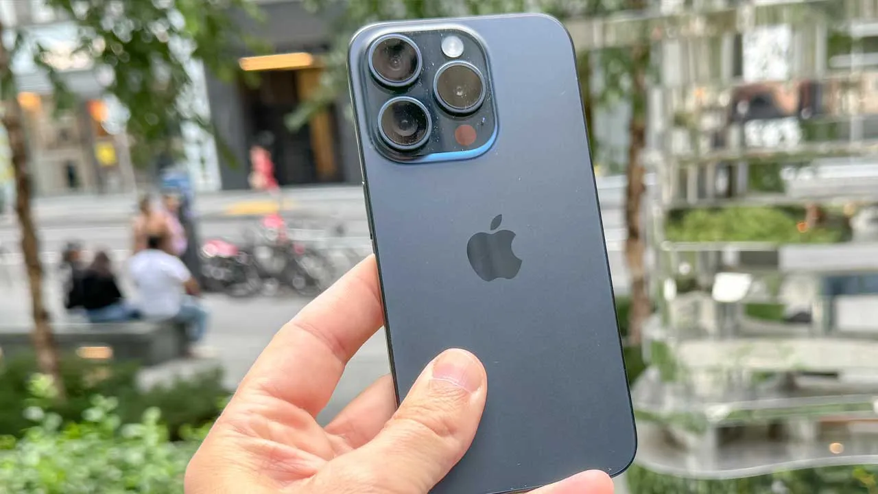 iPhone 15 Pro ve iPhone 15 Pro Avrupa'da yenilenmiş modelleriyle satışa sunuldu