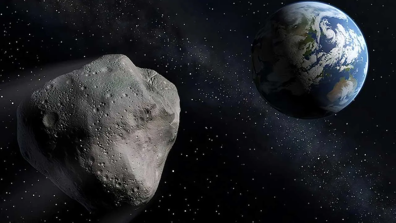 Futbol sahası büyüklüğünde dev asteroid: Bilim insanlarından uyarı geldi; tarih belli oldu