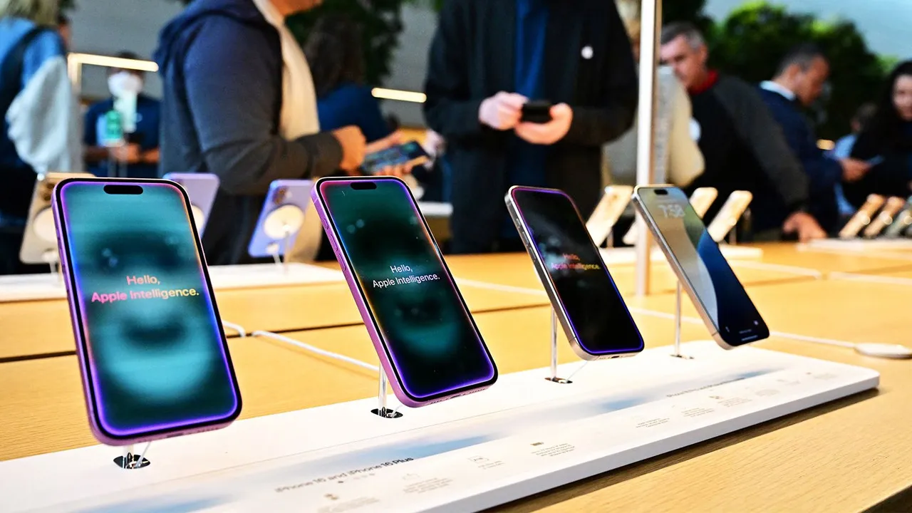 Türkiye'de 150 bin TL'ye iPhone satılabilir. Reuters yazdı, iPhone 2.300 dolara kadar çıkabilir