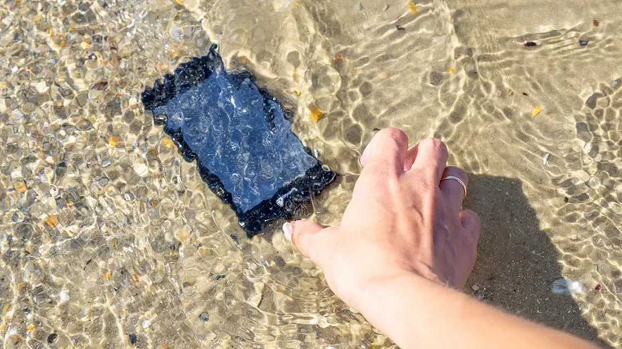 iPhone 15 suya dayanıklı mı, havuz altında fotoğraf çekilirse ne olur? - Resim: 2