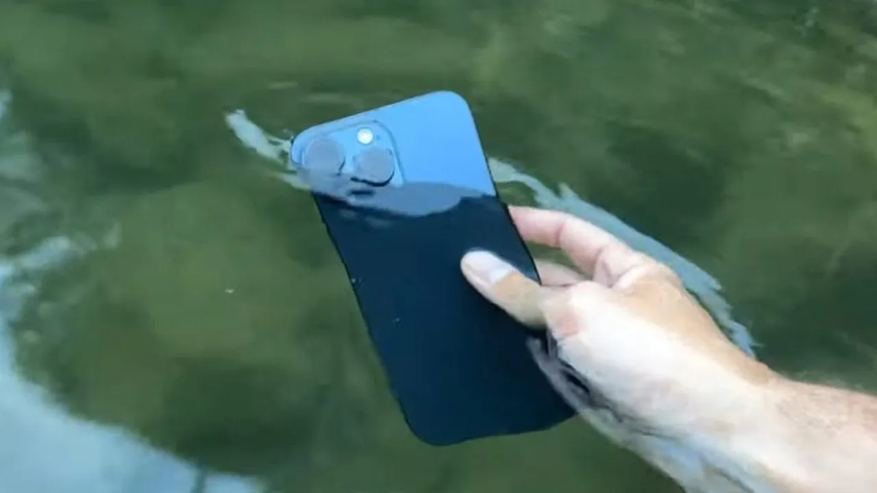iPhone 15 suya dayanıklı mı, havuz altında fotoğraf çekilirse ne olur? - Resim: 3
