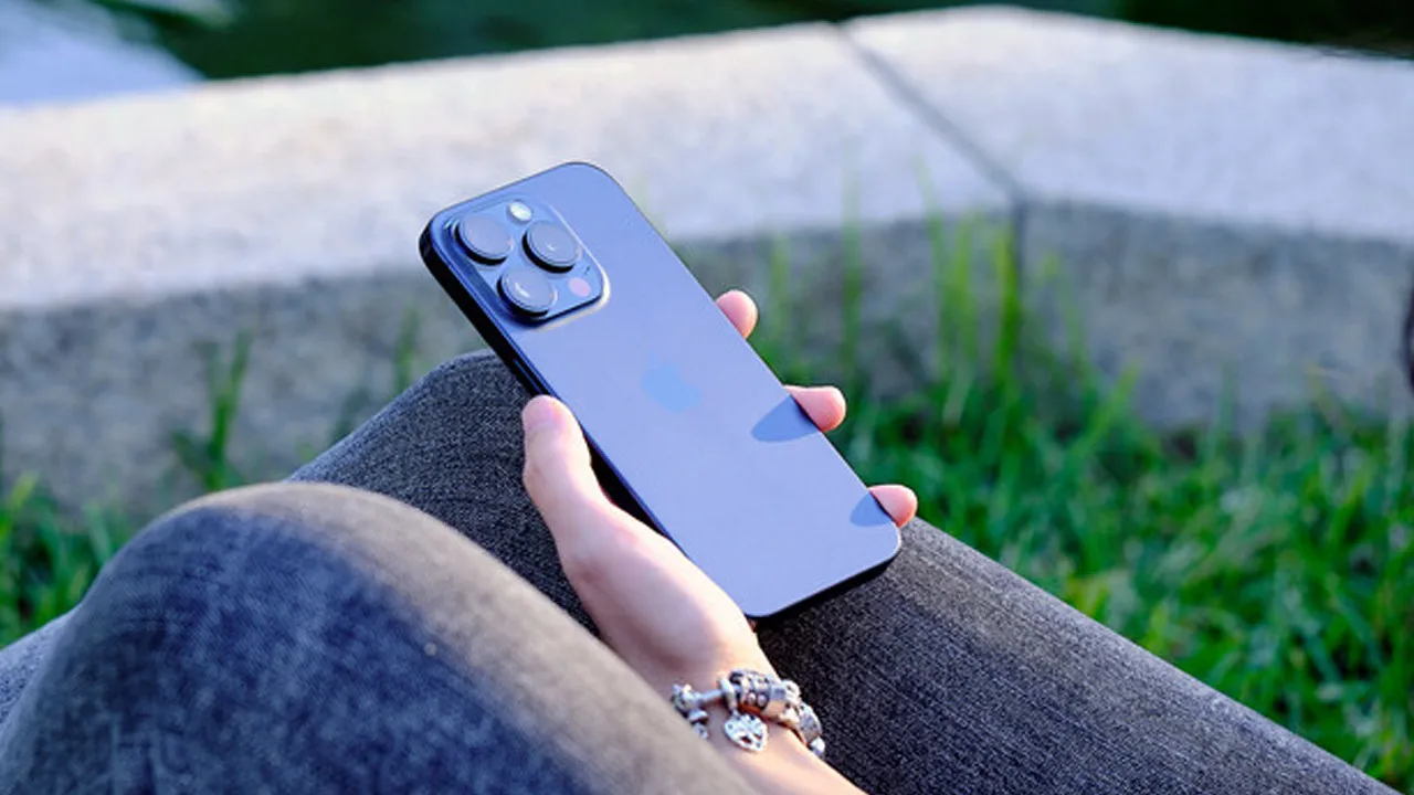 iPhone 15 suya dayanıklı mı, havuz altında fotoğraf çekilirse ne olur? - Resim: 4