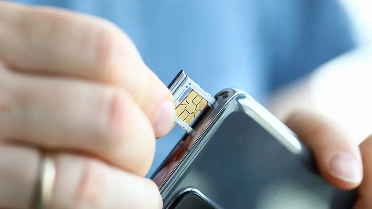 Akıllı telefonlara devrim niteliğinde yenilik geliyor!  Fiziksel SIM kartlar resmen tarihe gömülecek