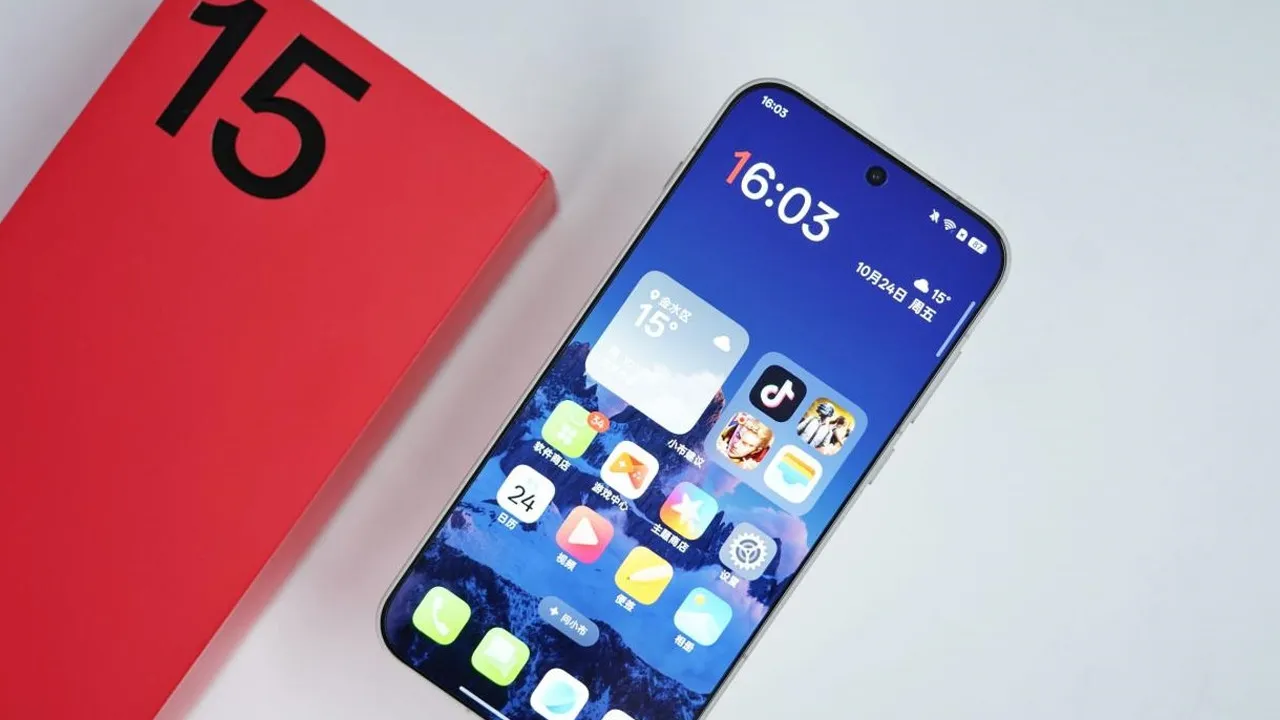 165 Hz ekranlı ilk amiral gemisi: OnePlus 15- foto galeri - Resim: 1