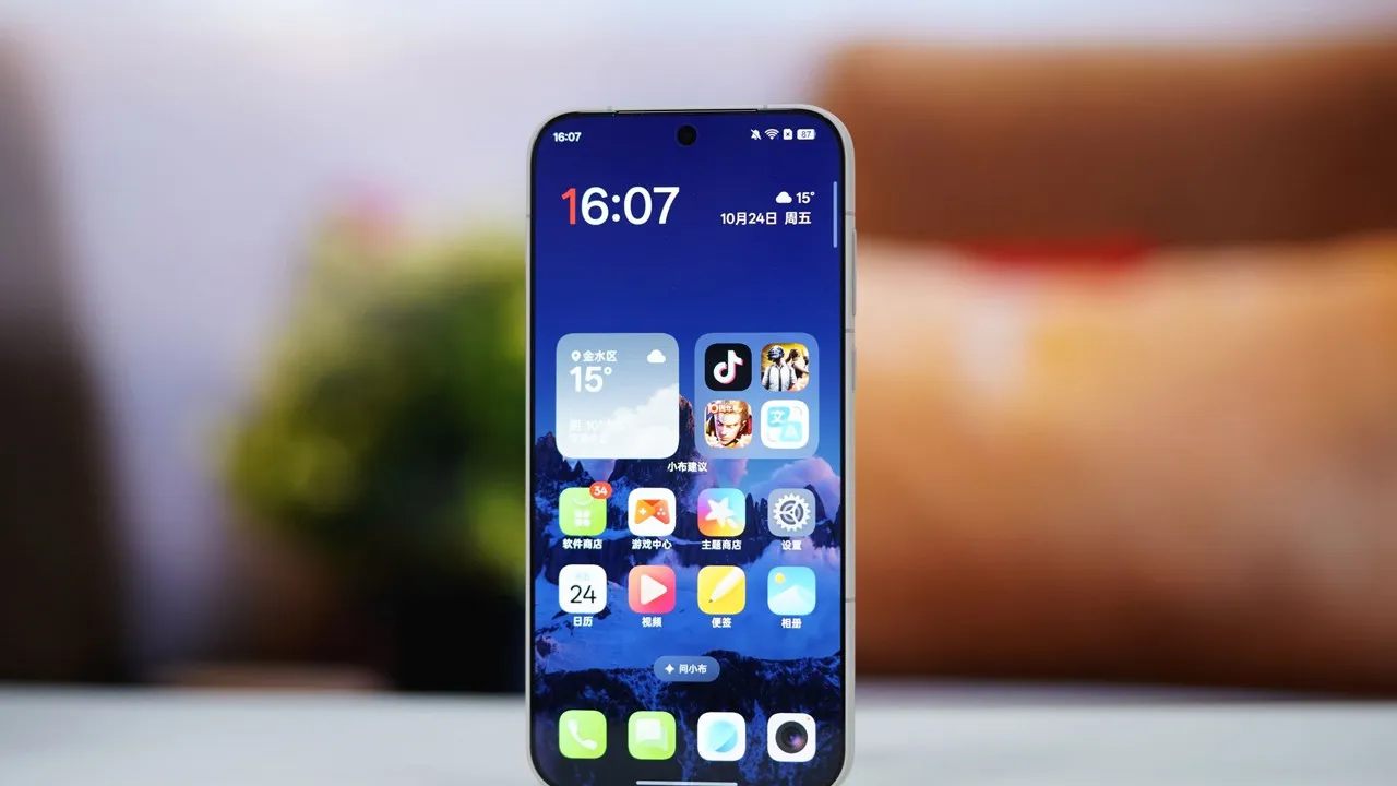 165 Hz ekranlı ilk amiral gemisi: OnePlus 15- foto galeri - Resim: 2