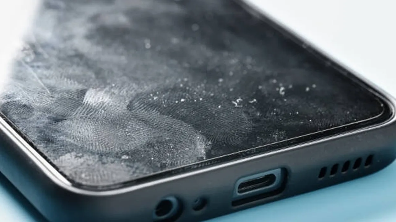 Suya düşen telefonu sakın pirinç ile kurutmayın! Yıllardır yanlış yapmışız: Bakın doğru yöntem neymiş - Resim: 3