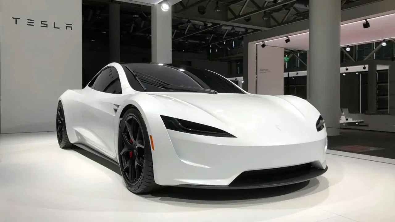 Tesla Roadster’ın tanıtımı tarihi belli oldu: Üretimi ise sarktı