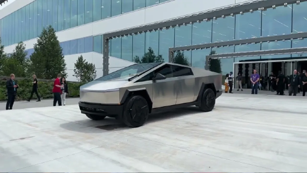 Tesla’da yönetici ayrılıkları sürüyor: Cybertruck ve Model Y projelerinde kilit isimler istifa etti