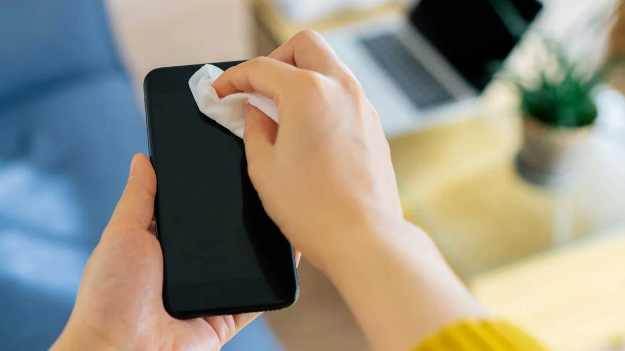 Telefonun Ekranı Bakteri Yuvası Olabilir: 5 Dakikada Pırıl Pırıl Yapmanın Püf Noktaları! - Resim: 3