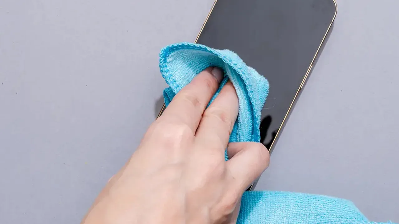 Telefonun Ekranı Bakteri Yuvası Olabilir: 5 Dakikada Pırıl Pırıl Yapmanın Püf Noktaları! - Resim: 6