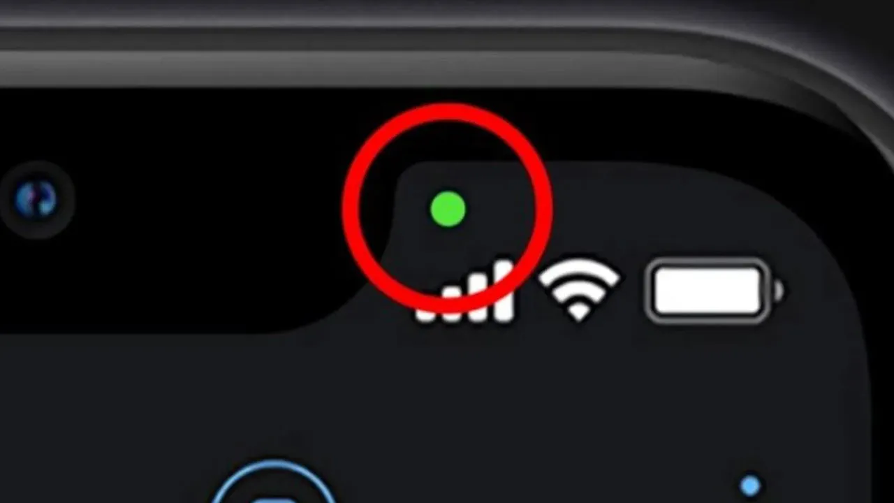 iPhone sizi mi dinliyor? Ekrandaki yeşil noktanın sırrı çözüldü: Meğer her şeyi görüyormuş! - Resim: 1