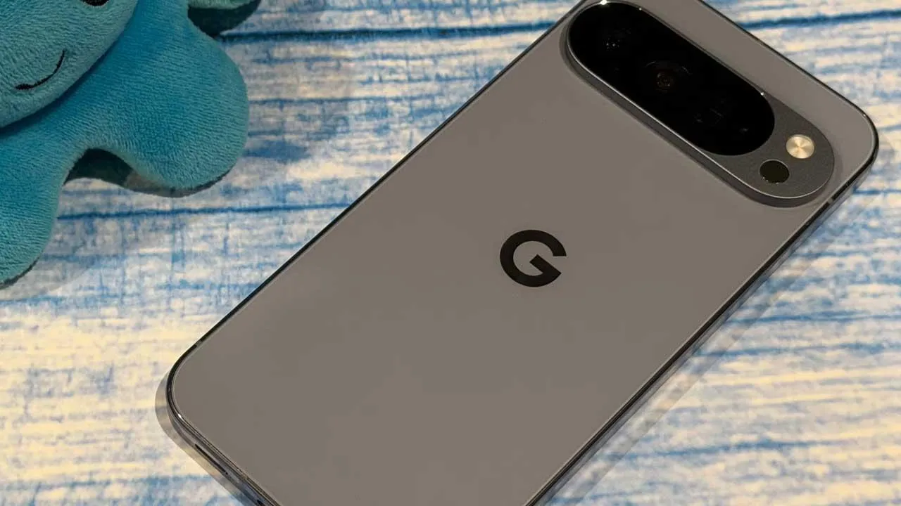 3. Google Pixel 10 Pro XL — Yapay zeka ve kamerada başka sınıf Listede yer verdiğimiz bir akıllı telefon ise Google Pixel 10…