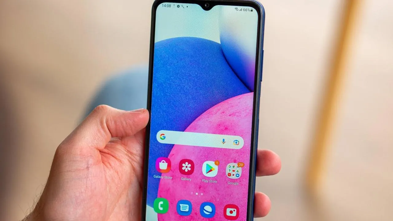 Apple, Xiaomi, Huawei, Samsung, OPPO ve birçok akıllı telefon üreticisi hem güvenliği hem de yeni özellikleri güncellemeler…
