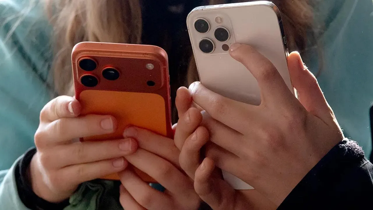 Türkiye’deki iPhone kullanıcılarının da bu uyarıları dikkate alması gerekiyor. Eğer cihazınızda iOS 17.2.1 veya daha eski…