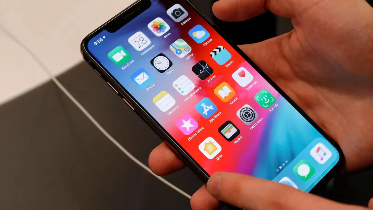 Apple’ın 2022 yılında piyasaya sürdüğü "Kilitleme Modu" (Lockdown Mode), siber güvenlik dünyasında adeta bir efsane olma…