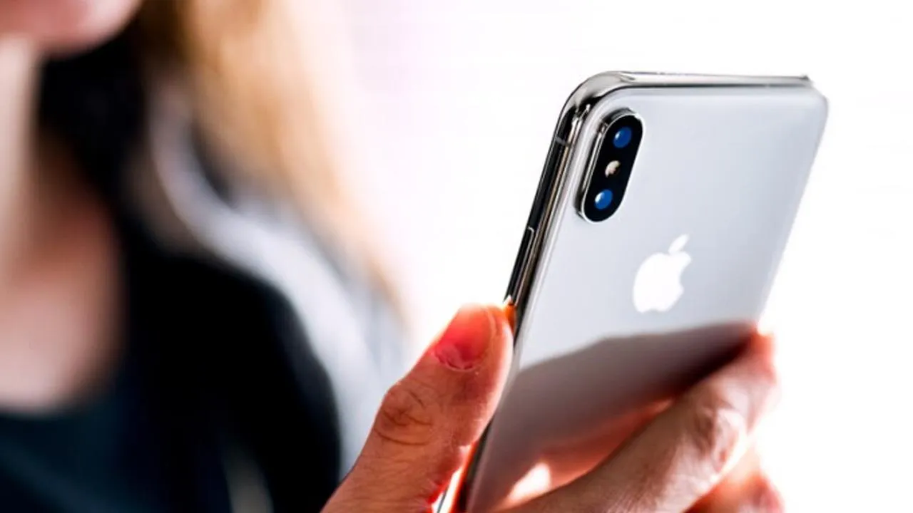 Apple sözcüsü Sarah O’Rourke, şirketin elinde Kilitleme Modu açıkken başarılı olmuş bir saldırı girişimine dair hiçbir veri…