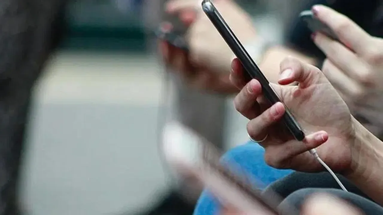 Bu tarz platformların çalışma mantığı aslında oldukça basit. Kullanıcı telefonunun bilgilerini sisteme giriyor, şirket bir…