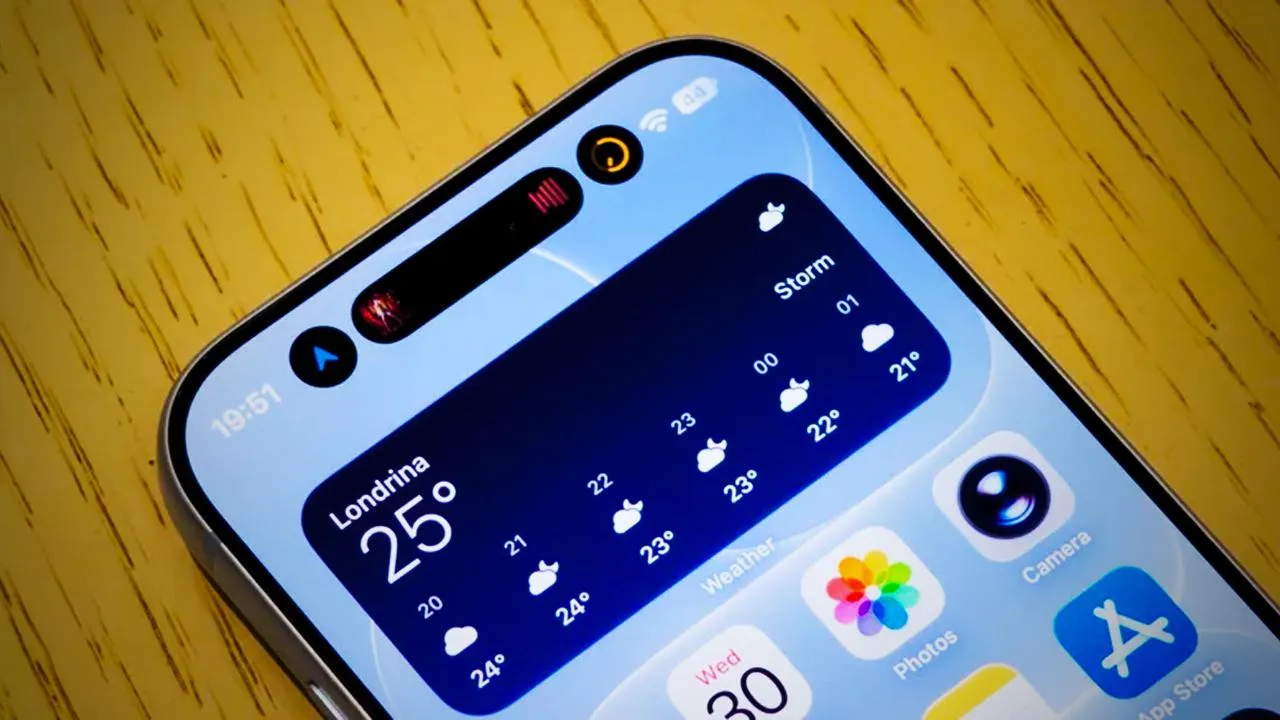 Dynamic Island'da neler değişti? Apple, Dynamic Island'ı küçültürken işlevselliğini artırmayı başarmış. Artık ekranda aynı…
