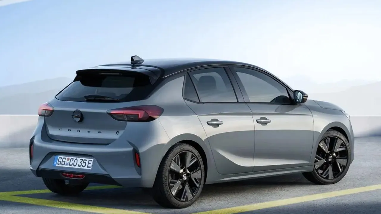 Opel tarafında Corsa Elektrik ve Frontera Elektrik dikkat çekiyor. Corsa Elektrik 1.890.000 TL fiyatla, Frontera Elektrik…