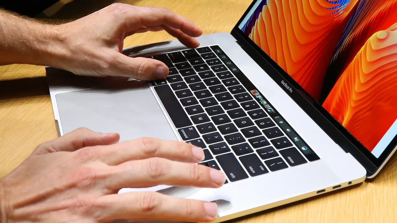 MacBook’ta Klavye Otomatik Düzeltme Nasıl Kapatılır?