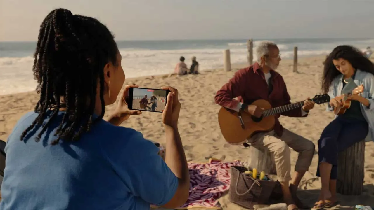 Apple, iOS 17.2 güncellemesi ile iPhone 15 Pro’lara jest yaptı: Uzamsal video kaydı