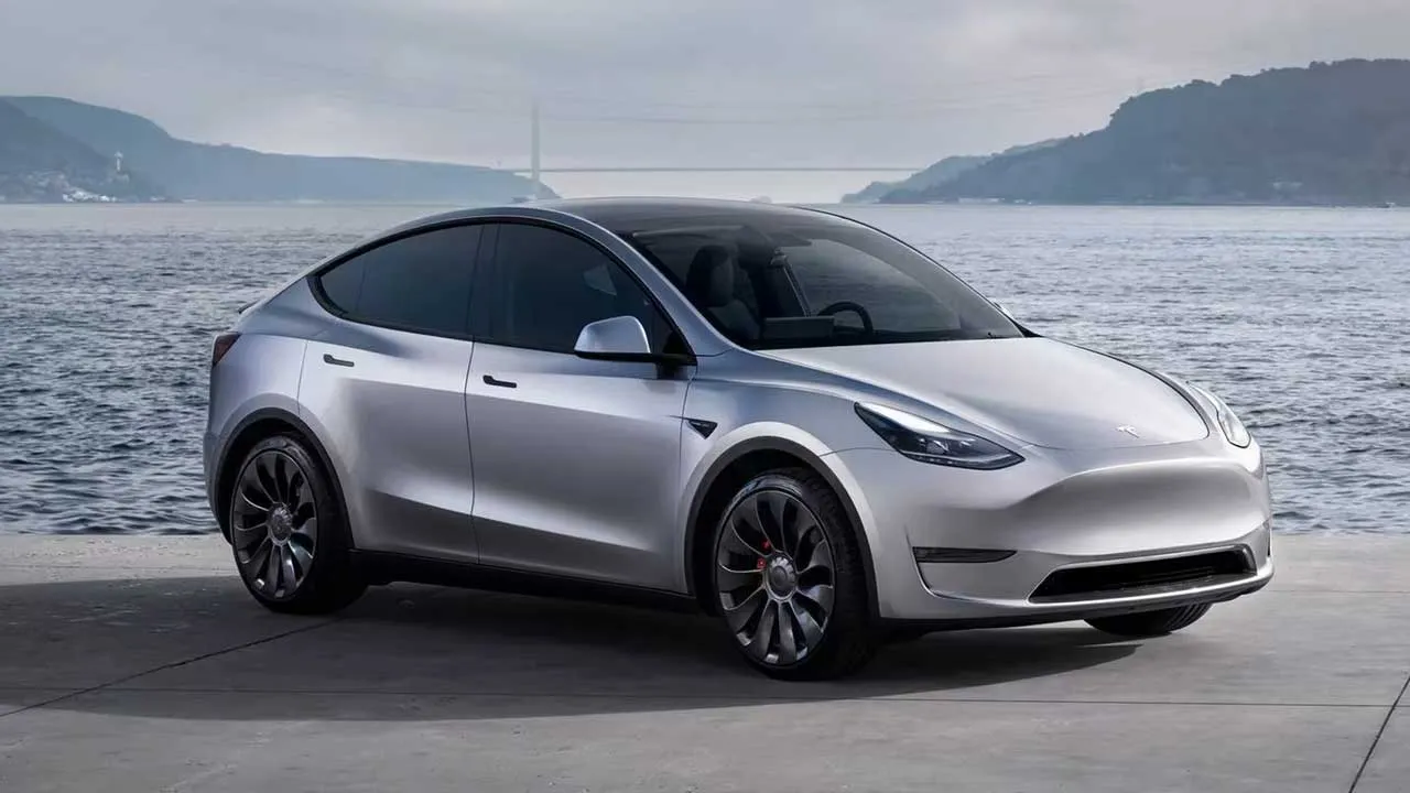 Hayal değil gerçek: En ucuz Tesla Model Y Türkiye’ye geldi! Togg’un pabucu dama atıldı