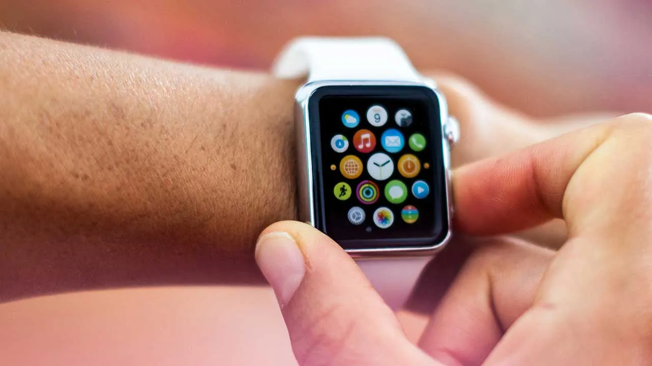 Apple Watch, watchOS 11 ile çok beklenen özelliğe kavuşacak! Tansiyon ölçülebilecek