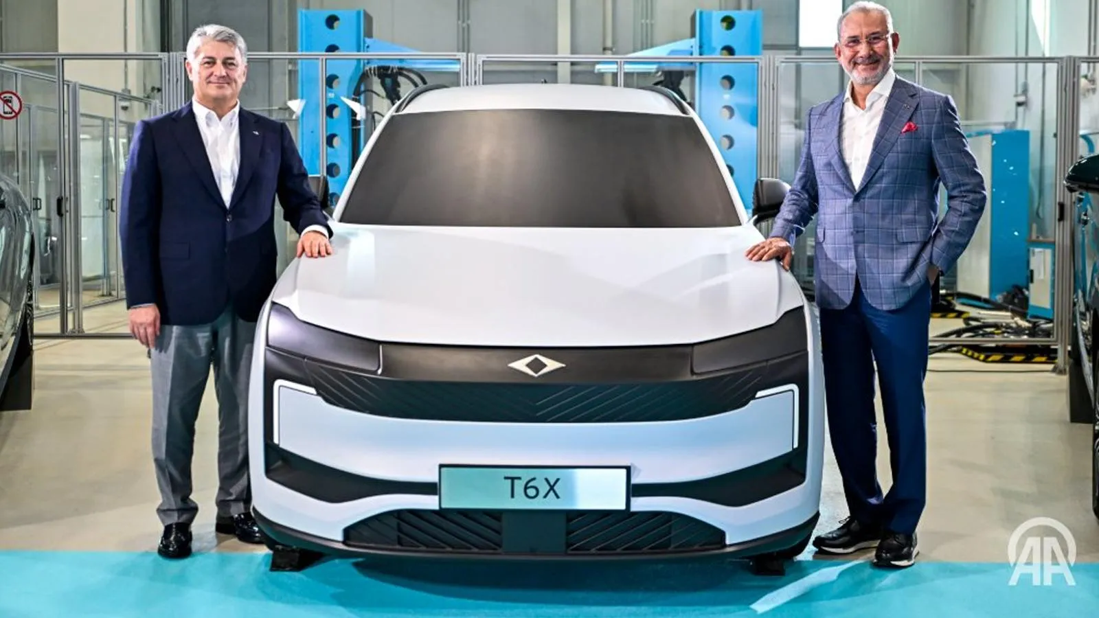 Yerli otomobil Togg, merakla beklenen uygun fiyatlı modeli resmen tanıttı. Aracın prototibi gösterilirken, fiyatına ve çıkış…