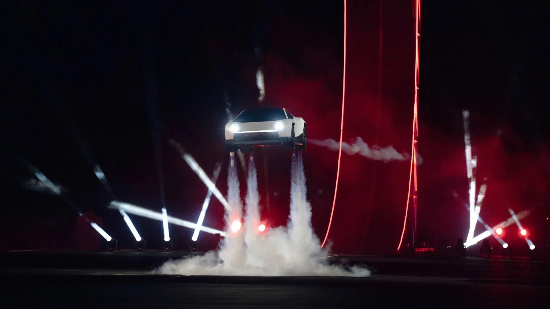 Tesla Roadster Nasıl Oluyor da Havada Nasıl Takla Atıyor? Sırrı Çözüldü - fotoğraf 4