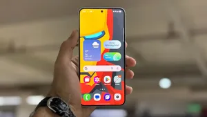 Galaxy Z Fold 4 ve Galaxy Z Flip 4 kullanıcılarına One UI 7 müjdesi: Kimse bu kadar erken beklemiyordu