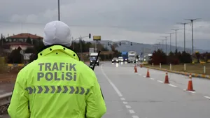 Trafikte ağır ceza dönemine erteleme: Meclis ayaklandı, askıya alındı