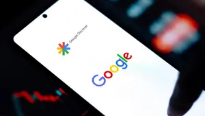 Google'dan büyük skandal! Keşfet'te yalan yanlış başlıklar boy göstermeye başladı