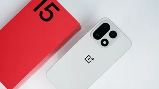 165 Hz ekranlı ilk amiral gemisi: OnePlus 15- foto galeri