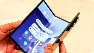 Korkulan oldu, üçe katlanan telefon ilk patlağını verdi: Kullanıcılar isyanda