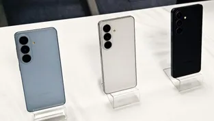 Galaxy S26 mı, iPhone 17e mi? Hangisi Cebinizi Düşünüyor?