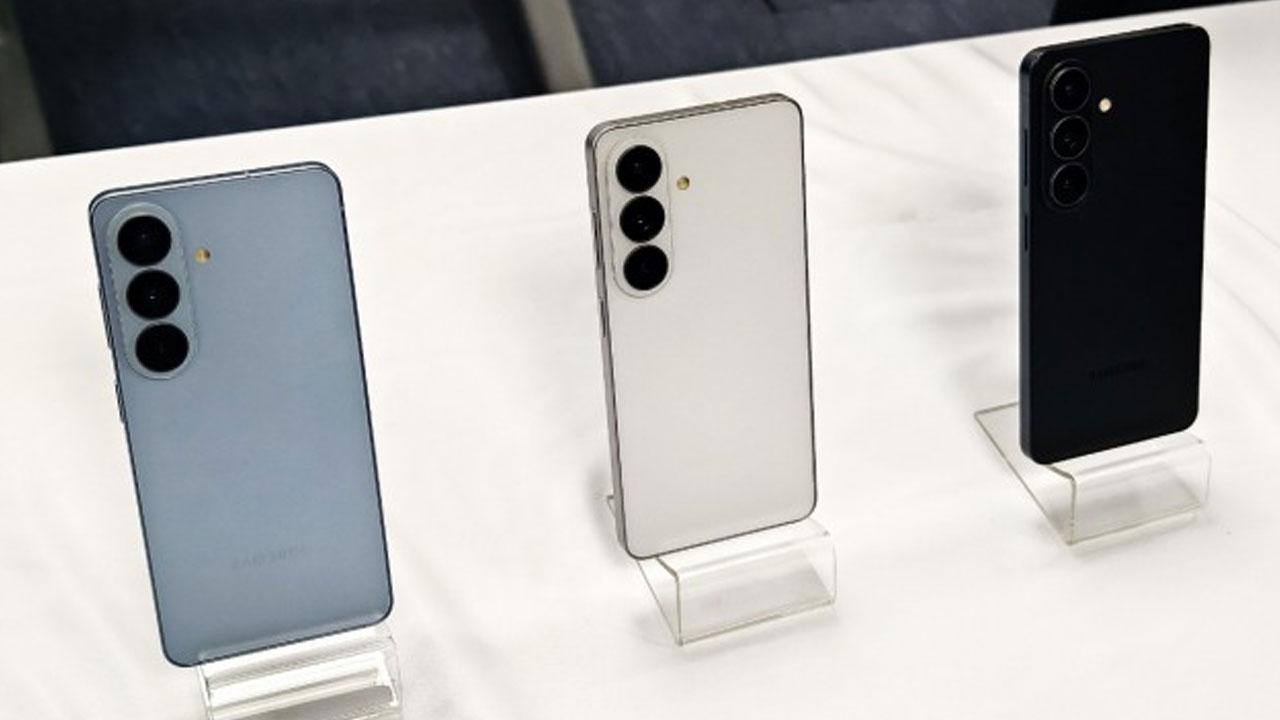 Galaxy S26 mı, iPhone 17e mi? Hangisi Cebinizi Düşünüyor?
