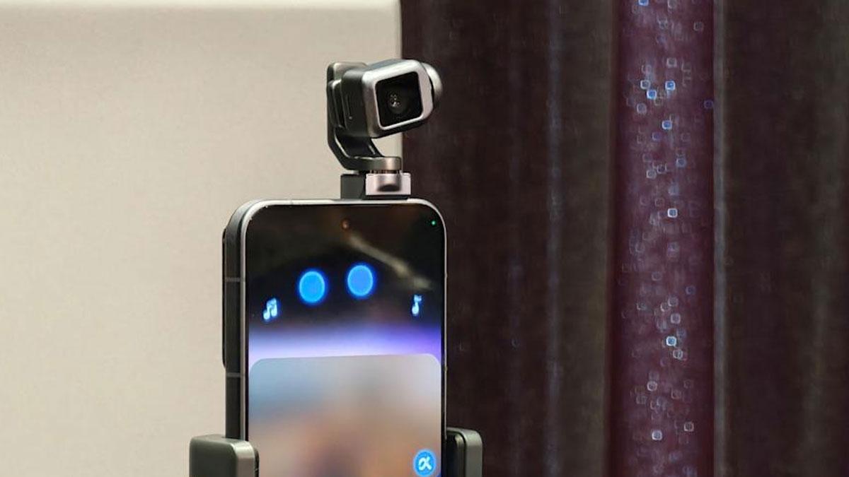 Herkes Samsung’u konuşurken Çinli üretici bir ilke imza attı: Robot telefon için kuyruklar oluştu