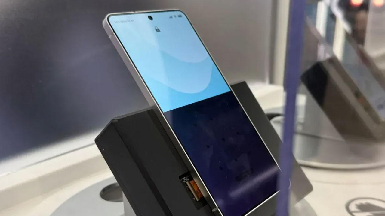 Samsung’dan çığır açan ekran: Kaydırdıkça uzuyor