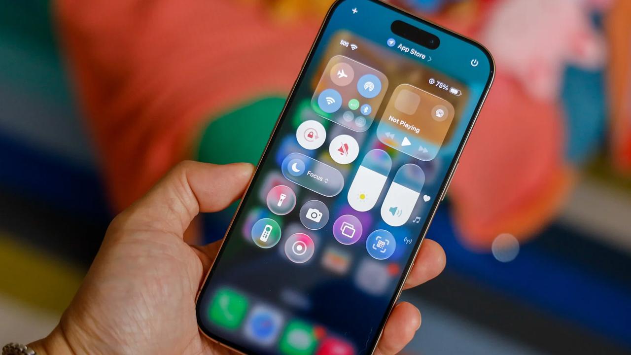 Samsung telefonlarda Liquid Glass var mı? iPhone benzeri Sıvı Cam nasıl açılır?
