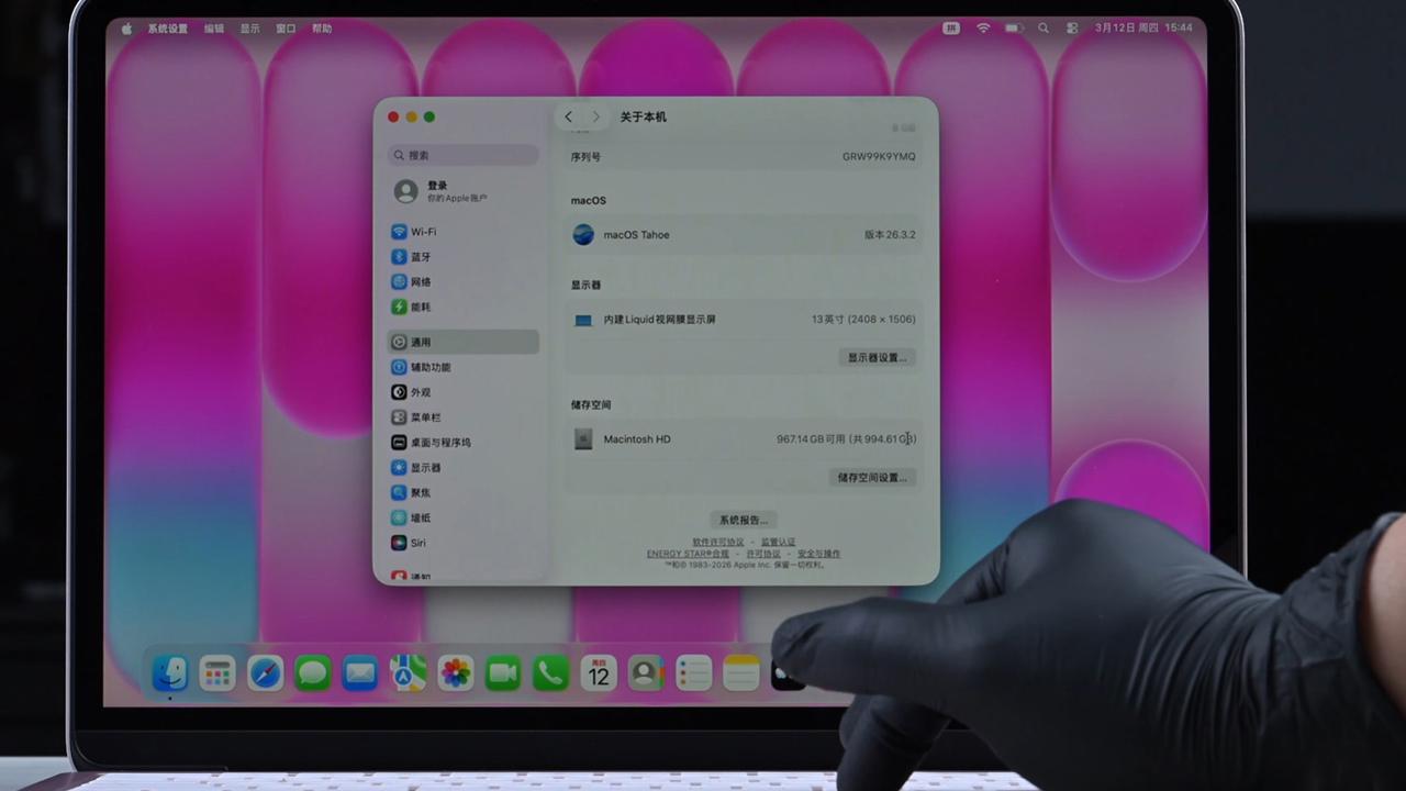 YouTuber, Apple'ın MacBook Neo modelini 1 TB'a yükseltti